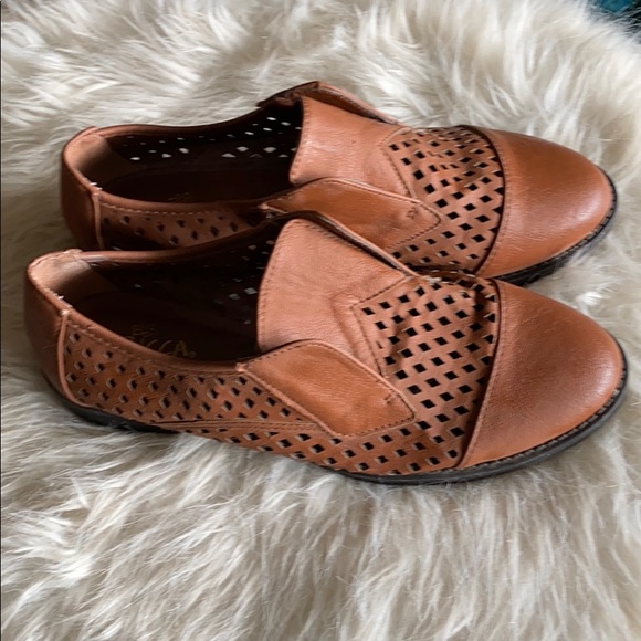 Shoes - Picture 2 of 5